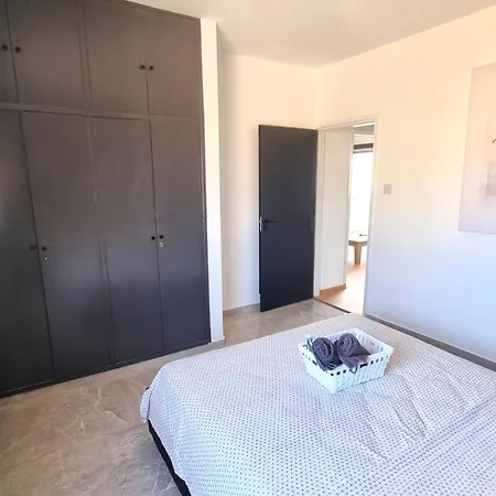 2 Apts - 12 Guests! Comfy And Unique Apt With 150mbit Internet Speed شقة *