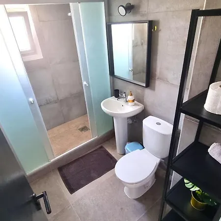 شقة 2 Apts - 12 Guests! Comfy And Unique Apt With 150mbit Internet Speed لارنكا