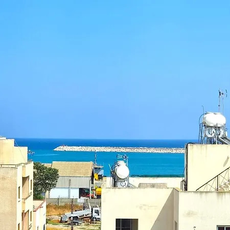 2 Apts - 12 Guests! Comfy And Unique Apt With 150mbit Internet Speed شقة لارنكا