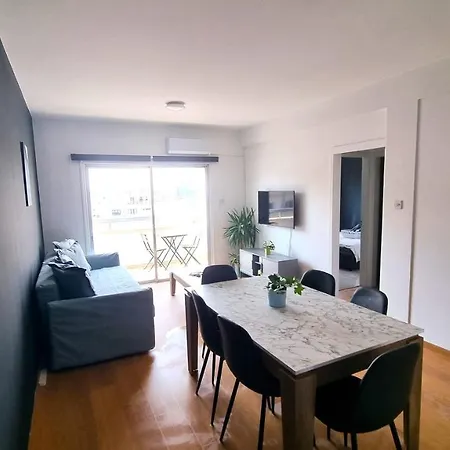 2 Apts - 12 Guests! Comfy And Unique Apt With 150mbit Internet Speed شقة لارنكا