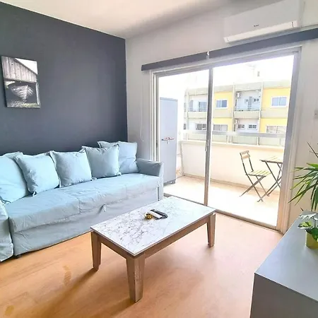 2 Apts - 12 Guests! Comfy And Unique Apt With 150mbit Internet Speed * لارنكا