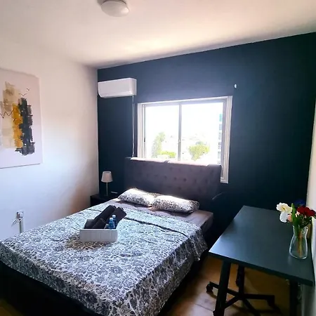 2 Apts - 12 Guests! Comfy And Unique Apt With 150mbit Internet Speed لارنكا